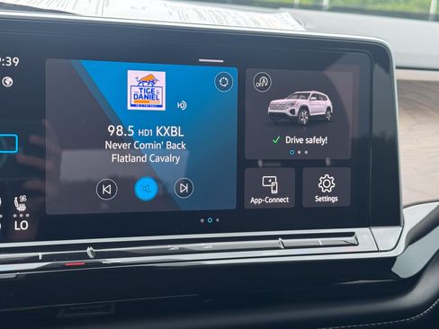 Used 2024 Volkswagen Atlas SE w/ Black Wheel Package FWD image 31