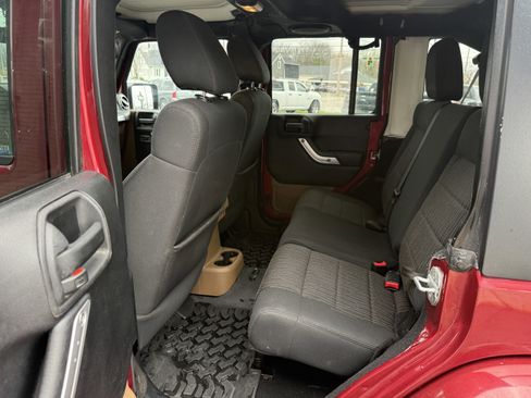 Used 2012 Jeep Wrangler Unlimited Sahara w/ Connectivity Group image 17