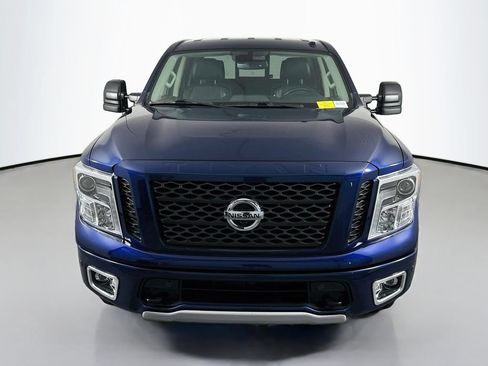 Used 2018 Nissan Titan PRO-4X w/ Pro-4x Convenience Package AWD/4WD image 2