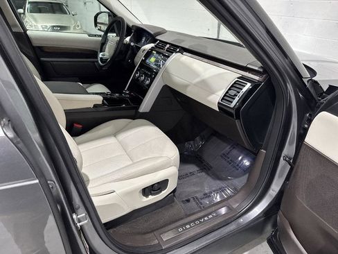 Used 2018 Land Rover Discovery HSE image 55