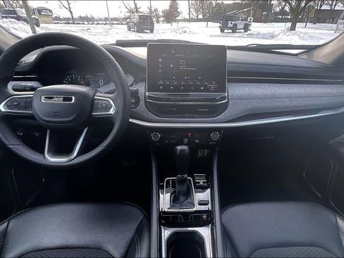 Used 2024 Jeep Compass Latitude image 15