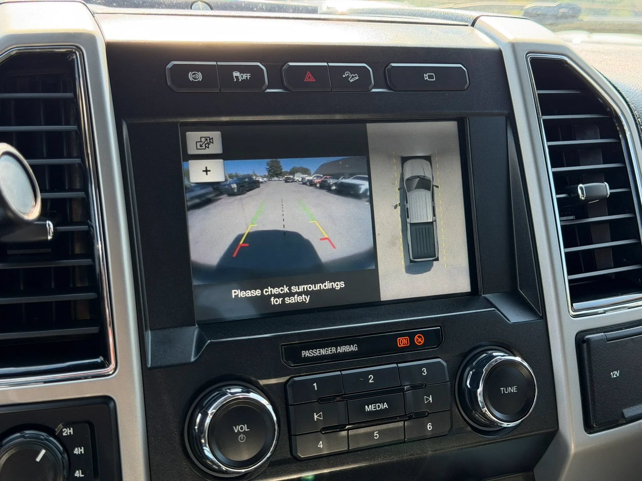 Used 2019 Ford F250 Lariat w/ Lariat Ultimate Package AWD/4WD image 32
