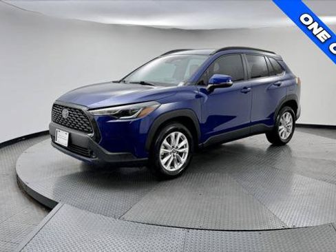 Used 2022 Toyota Corolla Cross LE FWD image 2