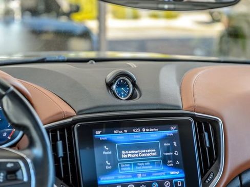 Used 2018 Maserati Ghibli RWD image 31