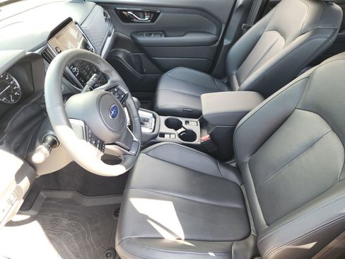 Used 2025 Subaru Forester Limited AWD/4WD image 9