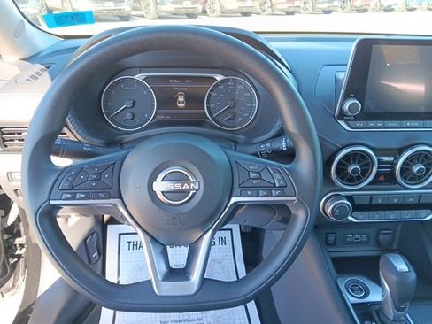 Used 2025 Nissan Sentra SV image 9