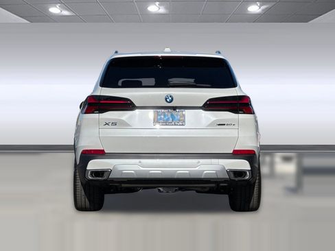 New 2026 BMW X5 xDrive50e image 9