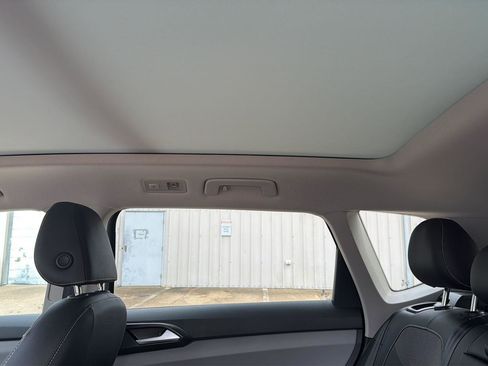 Used 2023 Volkswagen Taos SE image 12