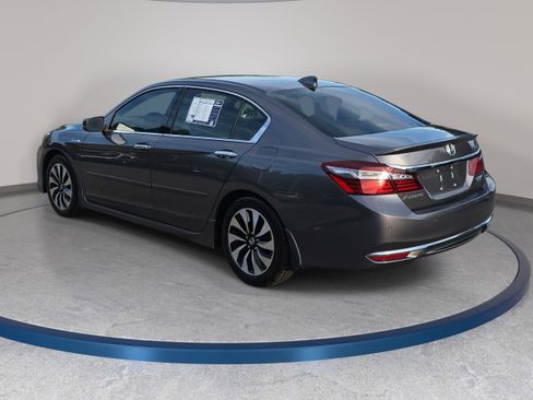 Used 2017 Honda Accord Touring image 7