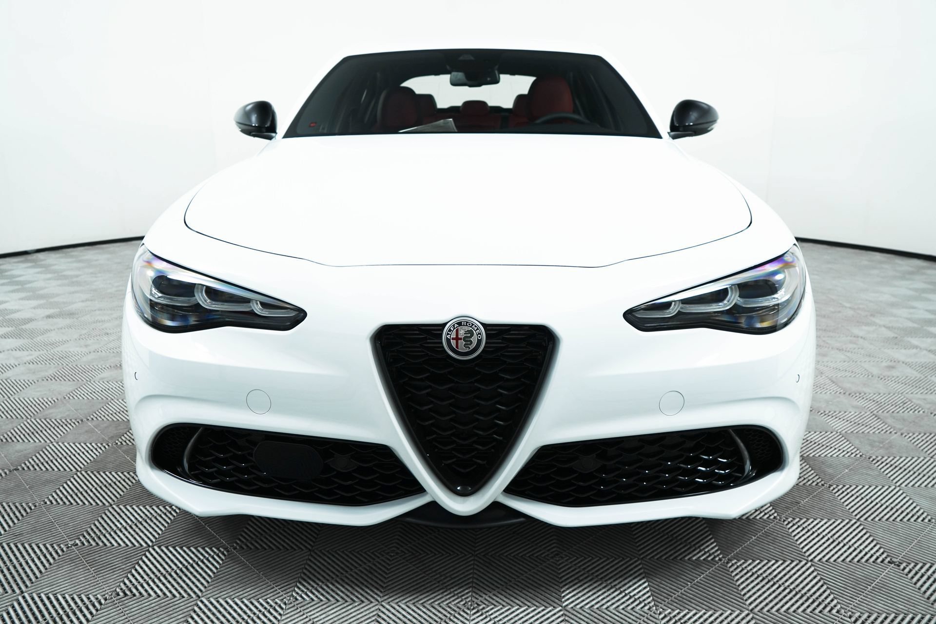 Used 2024 Alfa Romeo Giulia Sprint RWD image 2