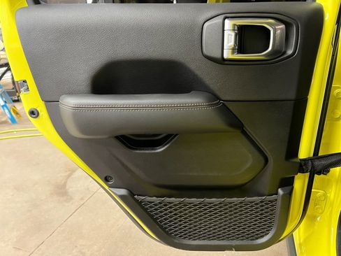 Used 2022 Jeep Wrangler Unlimited Rubicon w/ Dual Top Group image 38