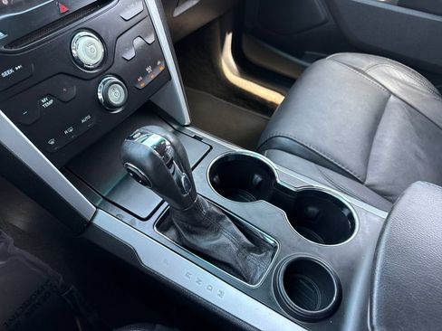 Used 2015 Ford Explorer XLT w/ Equipment Group 202A FWD image 21