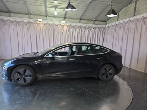 Used 2019 Tesla Model 3 Standard Range image 4