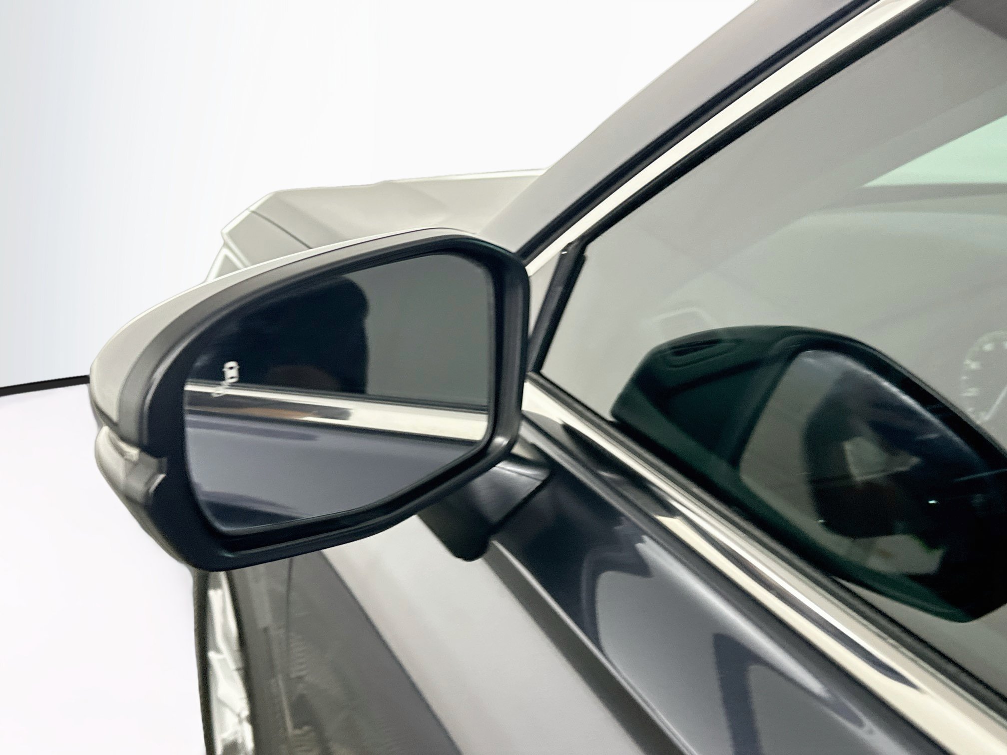 Used 2025 Honda CR-V EX image 16