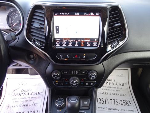 Used 2020 Jeep Cherokee Limited w/ Luxury Group AWD/4WD image 24