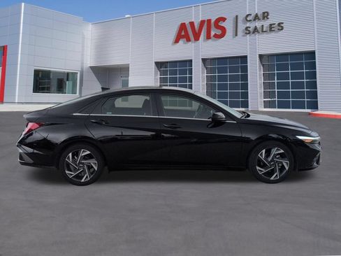 Used 2025 Hyundai Elantra SEL FWD image 5