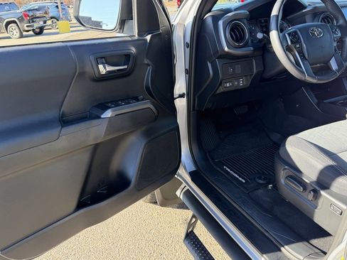 Used 2020 Toyota Tacoma TRD Sport image 16