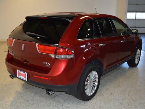 Used 2013 Lincoln MKX AWD image 3