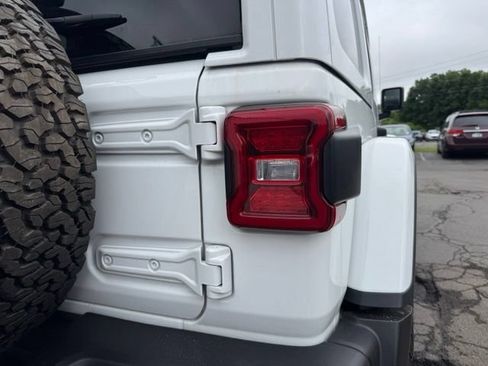 Used 2023 Jeep Wrangler Unlimited Rubicon 4xe w/ Cold Weather Group AWD/4WD image 9