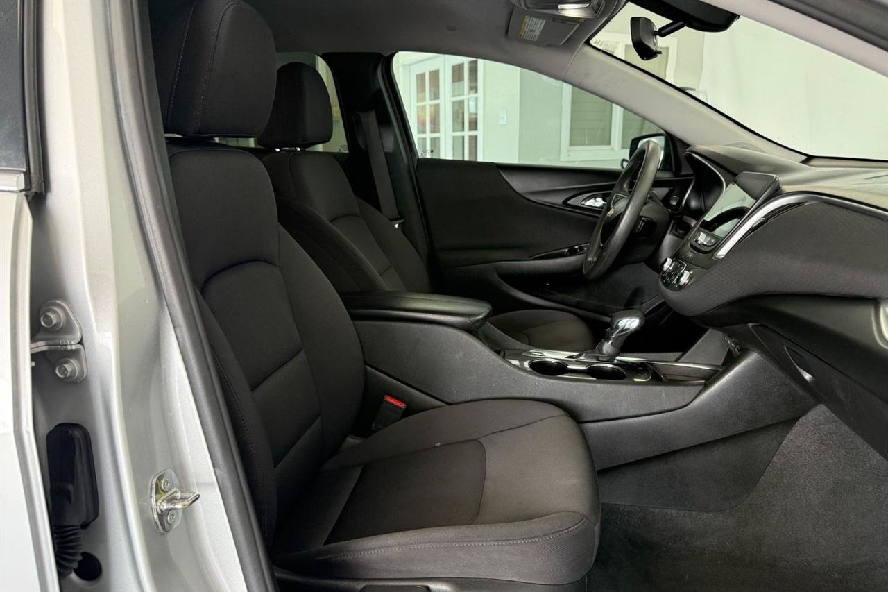 Used 2022 Chevrolet Malibu LT FWD image 12
