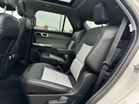 Certified 2023 Ford Explorer XLT w/ Equipment Group 202A AWD/4WD image 9