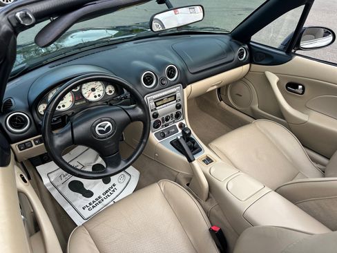 Used 2004 MAZDA MX-5 Miata LS RWD image 16