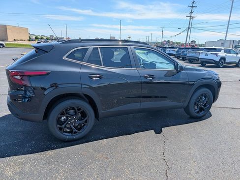 New 2026 Chevrolet Trax LT w/ Driver Confidence Package FWD image 9