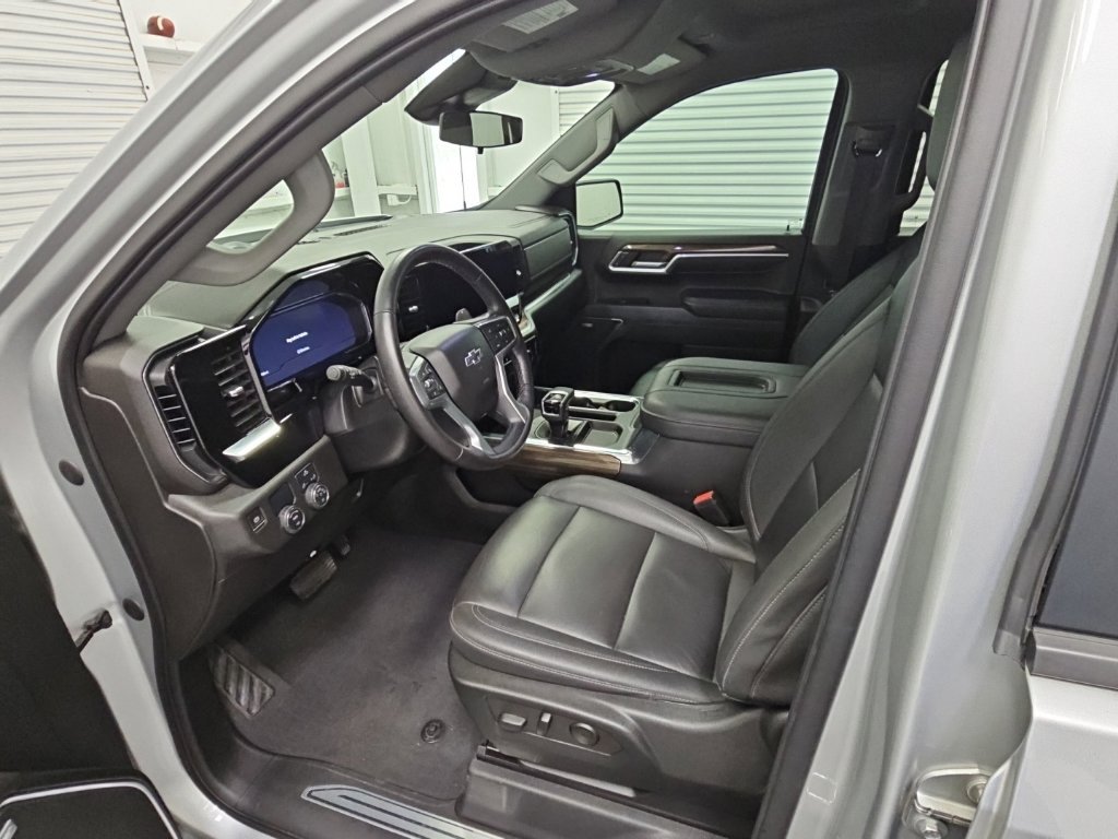 Used 2022 Chevrolet Silverado 1500 RST w/ Convenience Package II RWD image 11