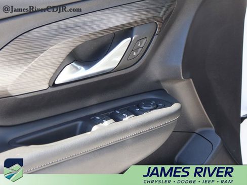 Used 2024 GMC Terrain SLE FWD image 21
