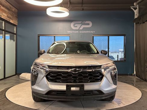 Used 2024 Chevrolet Trax LS w/ LPO, Blackout Package image 8