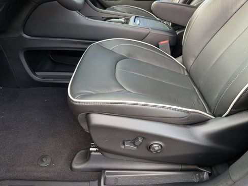 New 2027 Chrysler Pacifica Limited w/ Family Tech Group FWD image 14