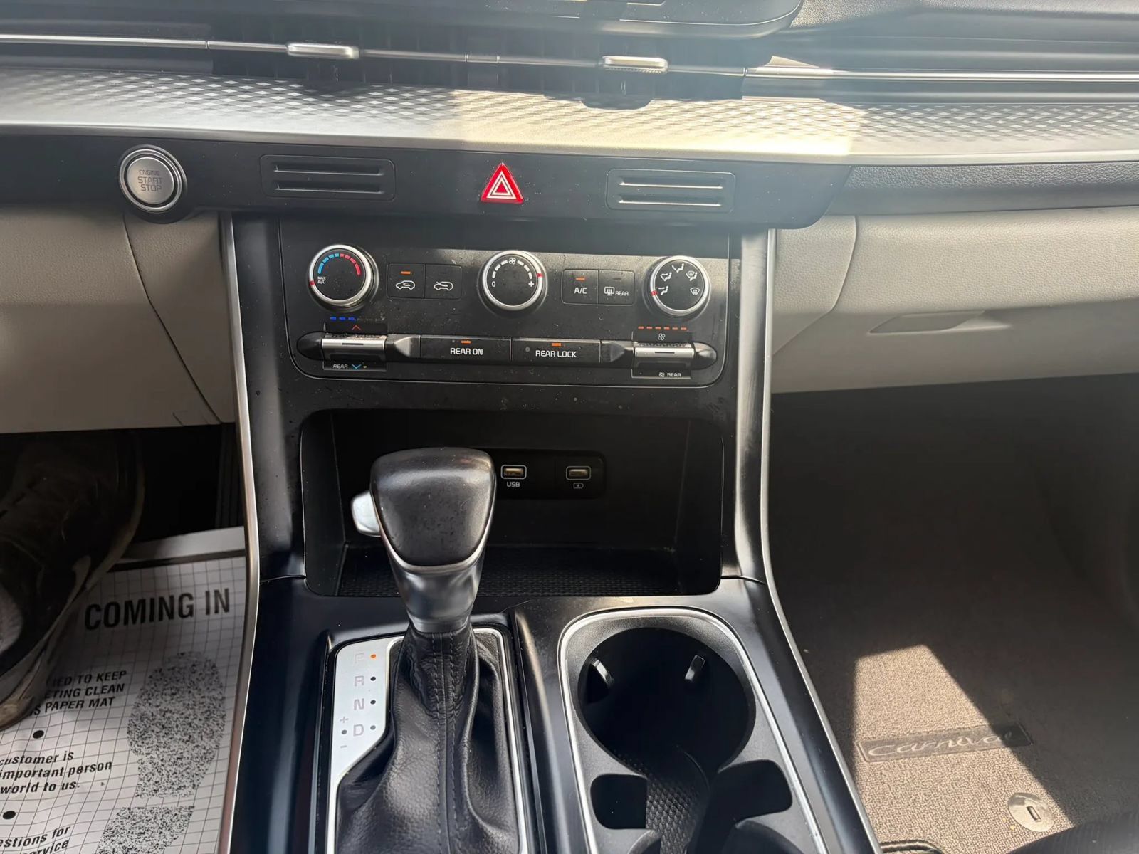 Used 2022 Kia Carnival LX FWD image 15