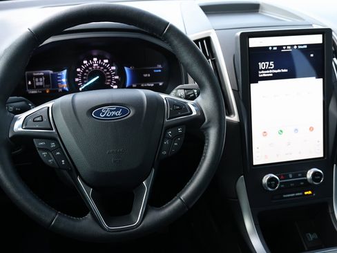 Used 2022 Ford Edge SEL w/ Convenience Package image 16