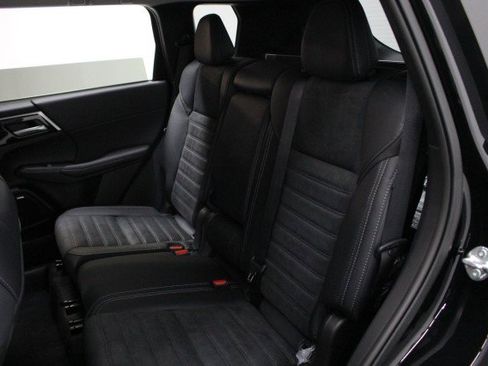 New 2026 Mitsubishi Outlander SE image 25