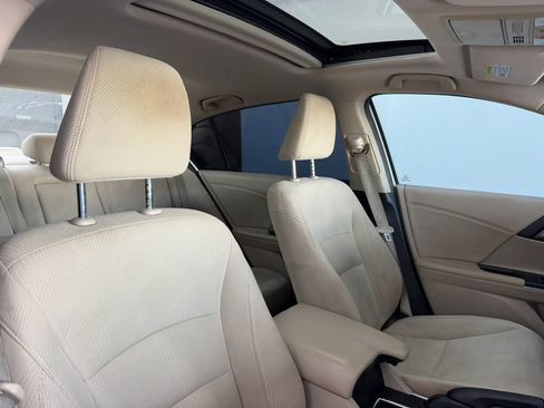 Used 2017 Honda Accord EX image 30