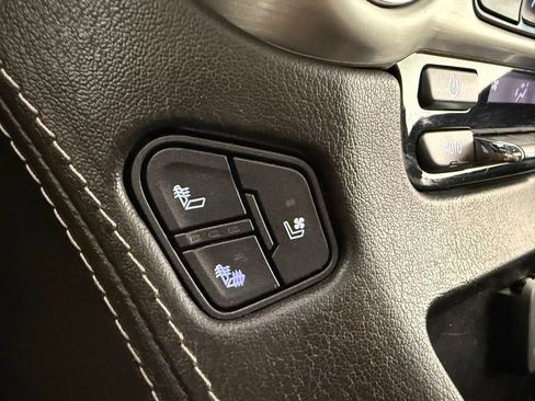 Used 2019 GMC Yukon SLT w/ Open Road Package AWD/4WD image 30
