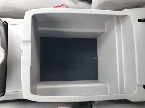 Used 2010 Toyota Highlander Base image 28