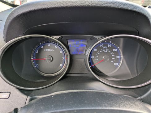 Used 2011 Hyundai Tucson GL image 21