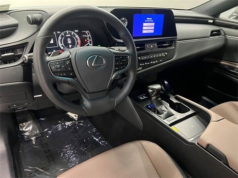 Certified 2025 Lexus ES 350 w/ Premium Package image 16