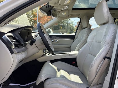 Used 2022 Volvo XC90 T6 Inscription w/ Advanced Package image 11