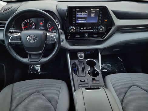 Certified 2022 Toyota Highlander LE image 14