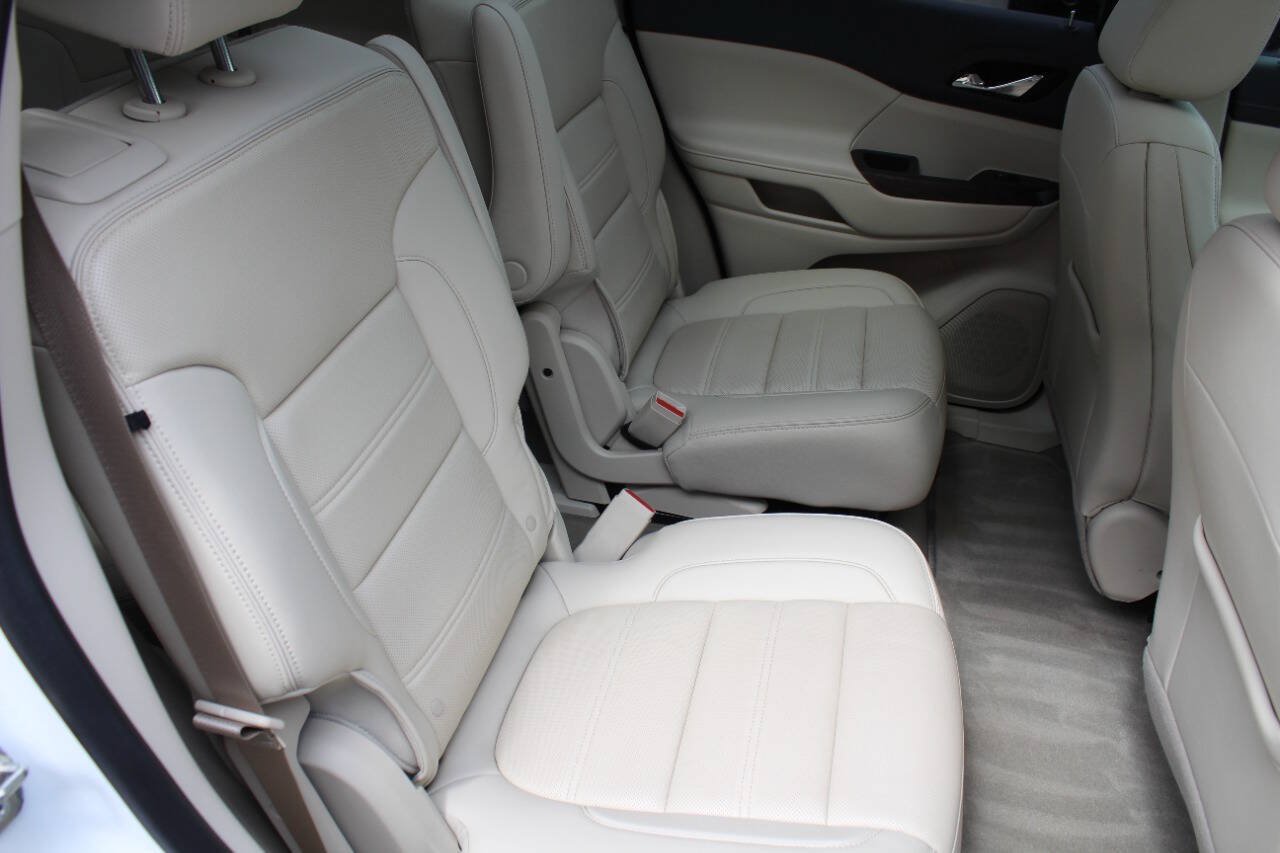 Used 2022 GMC Acadia Denali w/ Denali Ultimate Package AWD/4WD image 19
