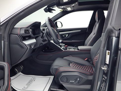 Used 2020 Lamborghini Urus image 42