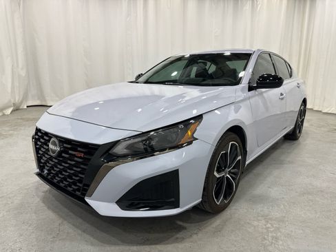 Used 2024 Nissan Altima 2.5 SR w/ SR Premium Package AWD/4WD image 1