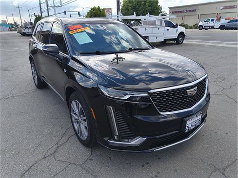 Used 2020 Cadillac XT6 Premium Luxury FWD image 3