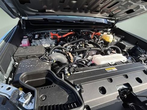 Used 2025 Toyota Tacoma TRD Off-Road image 32