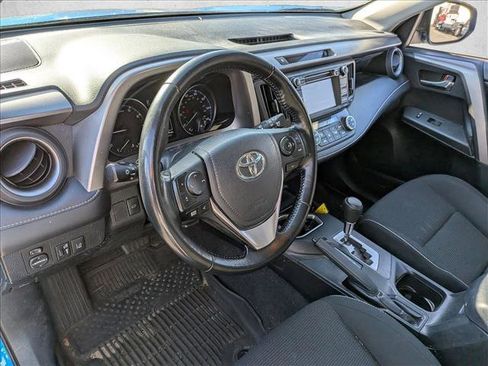 Used 2018 Toyota RAV4 XLE image 9