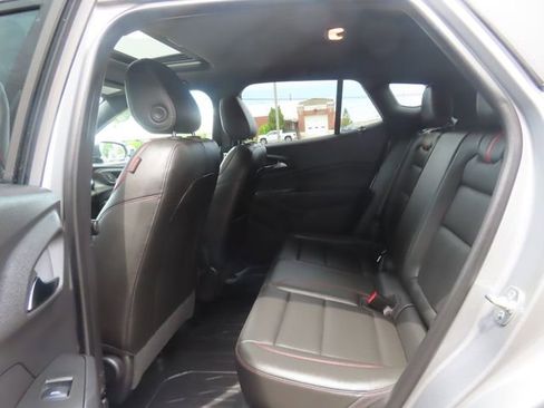 Used 2025 Chevrolet Trax RS w/ Sunroof Package FWD image 21