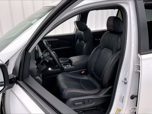 Certified 2025 Honda Pilot TrailSport image 8