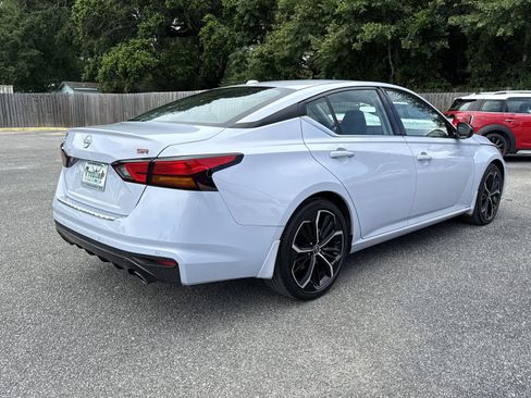 Used 2023 Nissan Altima 2.5 SR w/ SR Premium Package FWD image 5